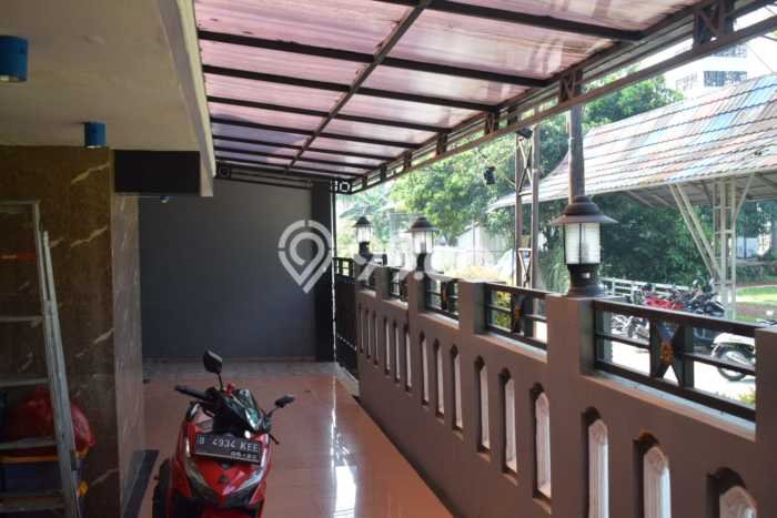 Ready to Use! Luxury House LT 400m2 Desain Elegan di Bintara Ready to Use! Luxury House LT 400m2 Desain Elegan di Bintara