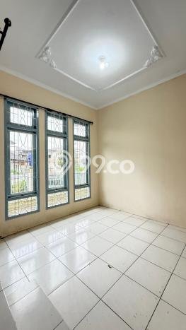 Rumah Mewah LB 200m2 Siap Pakai Desain Elegan di Bintaro, Tangerang Selatan Rumah Mewah LB 200m2 Siap Pakai Desain Elegan di Bintaro, Tangerang Selatan