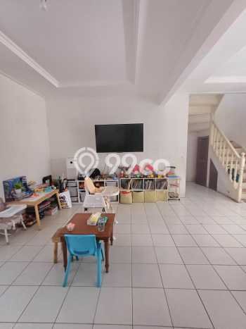 Rumah Mewah LB 200m2 Siap Pakai Desain Elegan di Bintaro, Tangerang Selatan Rumah Mewah LB 200m2 Siap Pakai Desain Elegan di Bintaro, Tangerang Selatan