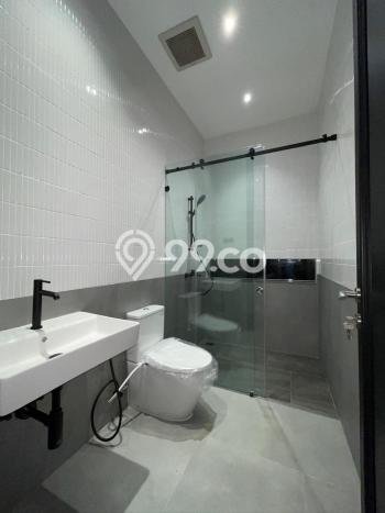 Hunian Elit LB 250m2 Siap Pakai Desain Elegan di Bintaro, Tangerang Selatan Hunian Elit LB 250m2 Siap Pakai Desain Elegan di Bintaro, Tangerang Selatan