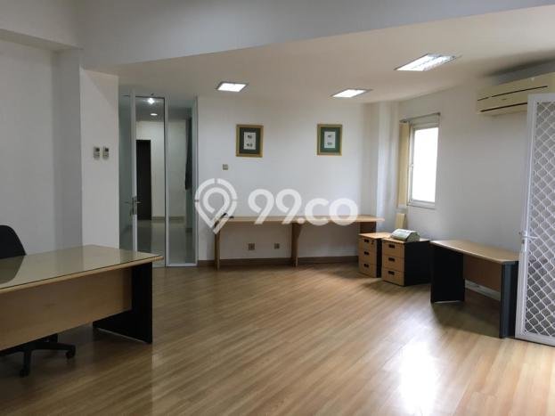 AREA TERSIBUK! Kantor di Bintaro, Luas 952m², Kawasan Komersial AREA TERSIBUK! Kantor di Bintaro, Luas 952m², Kawasan Komersial