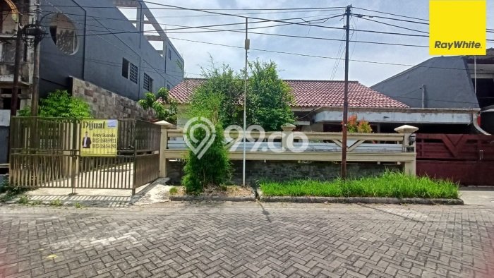 Rumah Mewah LB 364m2 Siap Huni Desain Elegan di Manyar, Surabaya Rumah Mewah LB 364m2 Siap Huni Desain Elegan di Manyar, Surabaya