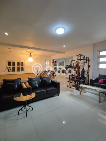 Rumah di Jagakarsa, Jakarta Selatan, LT 345m² Bangunan 350m² Rumah di Jagakarsa, Jakarta Selatan, LT 345m² Bangunan 350m²