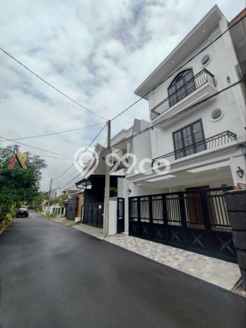 HARGA SPESIAL! Rumah Minimalis di Cinere, Depok, LT 80m² Bangunan 200m² Bisa Nego! HARGA SPESIAL! Rumah Minimalis di Cinere, Depok, LT 80m² Bangunan 200m² Bisa Nego!