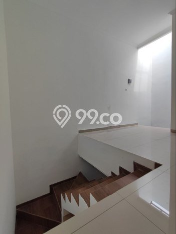 Rumah Strategis di Pasar Rebo, Jakarta Timur, LT 55m² Bangunan 41m² - HARGA NEGO! Rumah Strategis di Pasar Rebo, Jakarta Timur, LT 55m² Bangunan 41m² - HARGA NEGO!