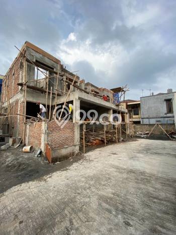 HOT PROPERTY! Rumah Strategis di Ciracas, LT 91m² LB 130m² HOT PROPERTY! Rumah Strategis di Ciracas, LT 91m² LB 130m²
