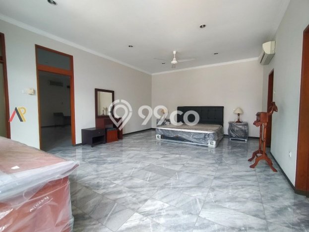 Siap Huni Rumah Mewah 5 Kamar di Cilandak Dekat ke Mana Pun Siap Huni Rumah Mewah 5 Kamar di Cilandak Dekat ke Mana Pun
