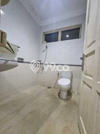 Sewa Rumah Harga Terjangkau di Modernland Tangerang dengan 5 Kamar Tidur Sewa Rumah Harga Terjangkau di Modernland Tangerang dengan 5 Kamar Tidur