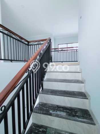 Rumah LT 200m² Semi Furnished di Lokasi Prestisius Cinere, Depok Rumah LT 200m² Semi Furnished di Lokasi Prestisius Cinere, Depok