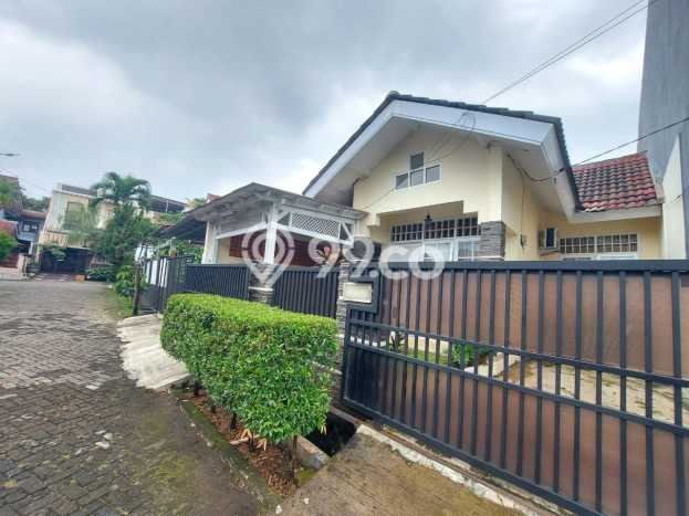 Jual Rumah Minimalis Bagus Punya 3 KT di Pamulang Tangerang Selatan SHM Jual Rumah Minimalis Bagus Punya 3 KT di Pamulang Tangerang Selatan SHM
