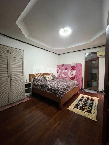 For Sale Rumah 5 Kamar Lokasi Strategis Nyaman dan Strategis di Cinere For Sale Rumah 5 Kamar Lokasi Strategis Nyaman dan Strategis di Cinere