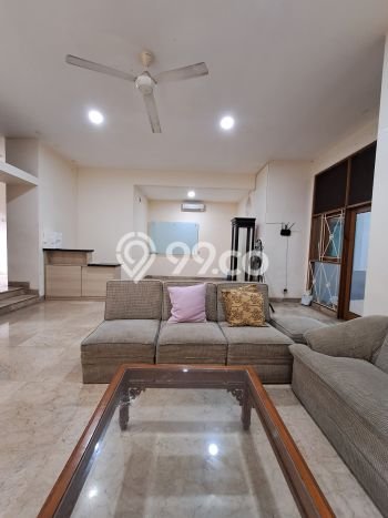 Rumah Disewakan Jakarta Selatan LT 200m2 LB 200m2 Kawasan Lebak Bulus Rumah Disewakan Jakarta Selatan LT 200m2 LB 200m2 Kawasan Lebak Bulus
