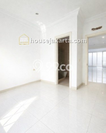 Ready to Use! Luxury House LT 154m2 Desain Elegan di Cipete Ready to Use! Luxury House LT 154m2 Desain Elegan di Cipete