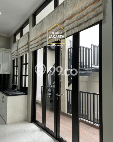For Sale! Luxury House LT 211m2 Desain Elegan di Senopati For Sale! Luxury House LT 211m2 Desain Elegan di Senopati