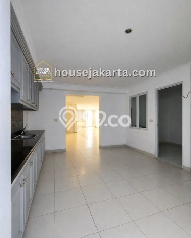 Ready to Use! Luxury House LT 154m2 Desain Elegan di Cipete Ready to Use! Luxury House LT 154m2 Desain Elegan di Cipete