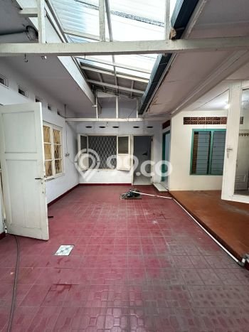 Ready to Use! Luxury House LT 274m2 Desain Modern di Gandaria Ready to Use! Luxury House LT 274m2 Desain Modern di Gandaria
