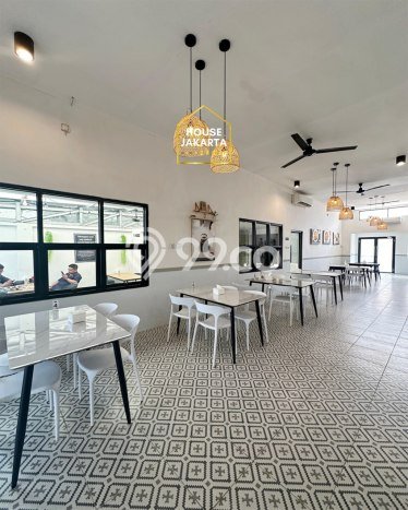 LOKASI STRATEGIS! Komersial Kawasan Menteng, Luas 215m², Keramaian Tinggi LOKASI STRATEGIS! Komersial Kawasan Menteng, Luas 215m², Keramaian Tinggi