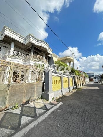 HARGA TERBAIK! Vila Kawasan , Luas 400m2m², Area Prima HARGA TERBAIK! Vila Kawasan , Luas 400m2m², Area Prima