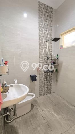 Ready to Use! Luxury House LT 216m2 Desain Modern di Kemang Pratama Ready to Use! Luxury House LT 216m2 Desain Modern di Kemang Pratama