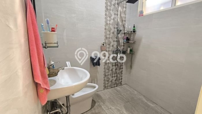 Ready to Use! Luxury House LT 216m2 Desain Modern di Kemang Pratama Ready to Use! Luxury House LT 216m2 Desain Modern di Kemang Pratama