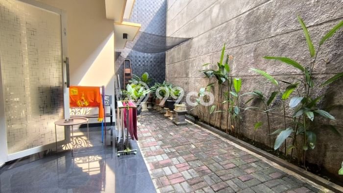 Ready to Use! Luxury House LT 216m2 Desain Modern di Kemang Pratama Ready to Use! Luxury House LT 216m2 Desain Modern di Kemang Pratama
