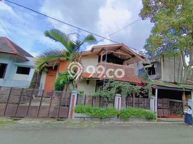Rumah Mewah LB 166m2 Siap Pakai Desain Elegan di Cikutra, Bandung Rumah Mewah LB 166m2 Siap Pakai Desain Elegan di Cikutra, Bandung