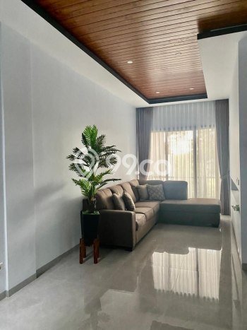Ready to Use! Luxury House LT 240m2 Desain Elegan di Pondok Hijau Ready to Use! Luxury House LT 240m2 Desain Elegan di Pondok Hijau