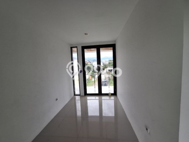 Dijual Hunian Rumah Terawat 3 KT di Cikutra, Bandung Dijual Hunian Rumah Terawat 3 KT di Cikutra, Bandung