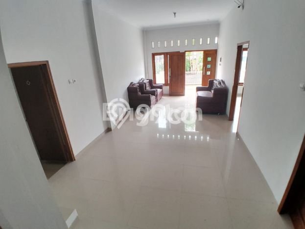 Rumah di Mlati, Luas 190m², LB 255m² Rumah di Mlati, Luas 190m², LB 255m²