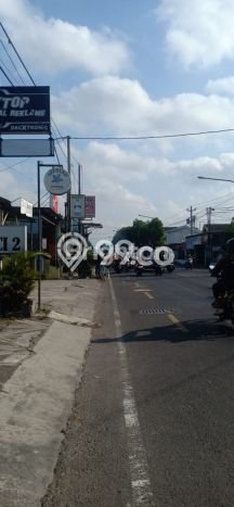 LOKASI STRATEGIS! Gudang di Bantul, Luas 185m², Potensi Tinggi LOKASI STRATEGIS! Gudang di Bantul, Luas 185m², Potensi Tinggi