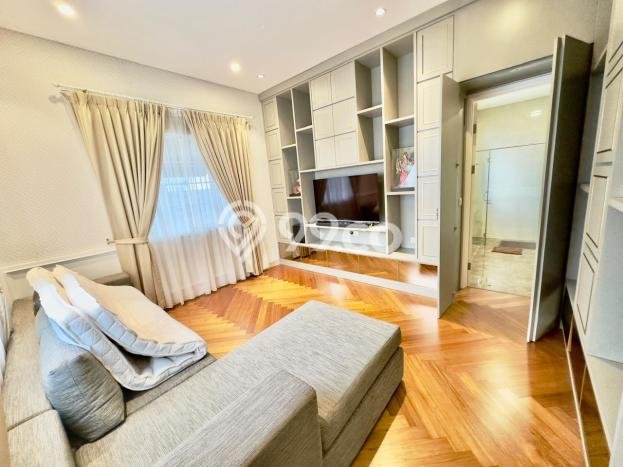 Hunian Minimalis dengan LT 630m2 & LB 350m2 Disewakan di BSD City Hunian Minimalis dengan LT 630m2 & LB 350m2 Disewakan di BSD City