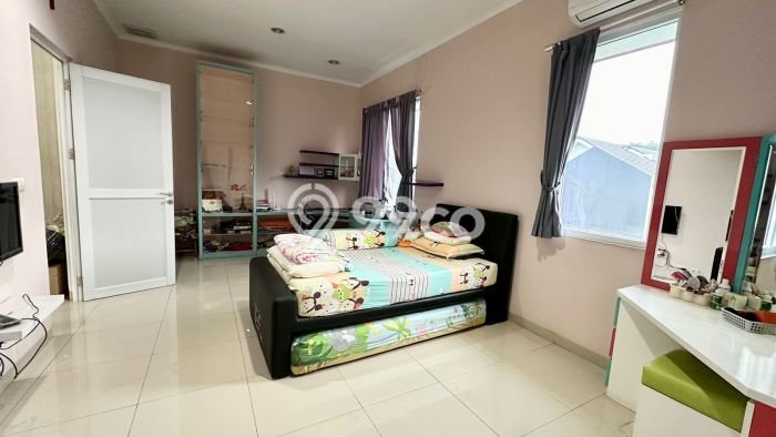 Ready to Use! Luxury House LT 219m2 Desain Elegan di BSD Ready to Use! Luxury House LT 219m2 Desain Elegan di BSD