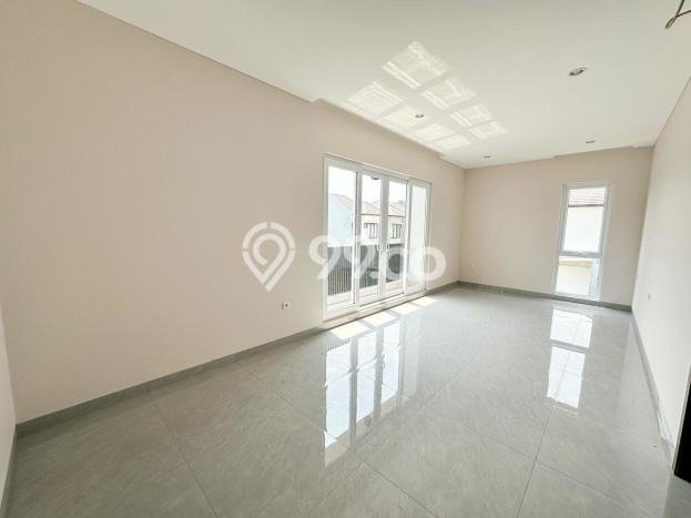 Jual Rumah Mewah Megah Dengan View Eksklusif di BSD City, Tangerang Jual Rumah Mewah Megah Dengan View Eksklusif di BSD City, Tangerang