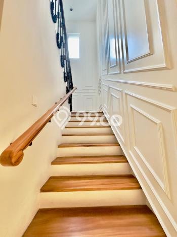 Hunian Minimalis dengan LT 630m2 & LB 350m2 Disewakan di BSD City Hunian Minimalis dengan LT 630m2 & LB 350m2 Disewakan di BSD City