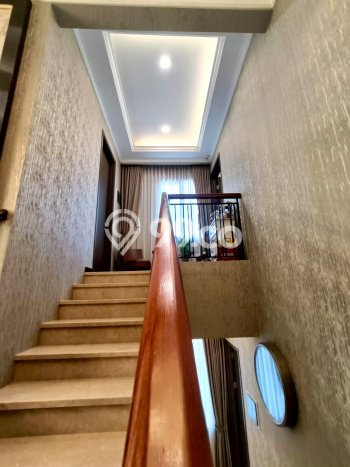 Rumah Mewah LB 262m2 Siap Pakai Desain Elegan di BSD City, Tangerang Rumah Mewah LB 262m2 Siap Pakai Desain Elegan di BSD City, Tangerang