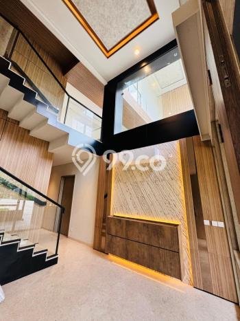 Rumah Elit LB 445m2 Siap Pakai Desain Elegan di BSD City, Tangerang Rumah Elit LB 445m2 Siap Pakai Desain Elegan di BSD City, Tangerang