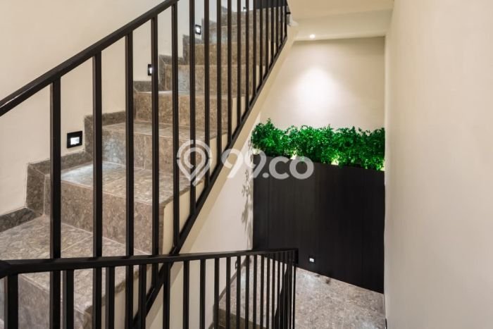 Dijual Rumah Kost di Pinangsia, Jakarta Pusat, 17 KT, 17 KM, Bangunan 300m2 Dijual Rumah Kost di Pinangsia, Jakarta Pusat, 17 KT, 17 KM, Bangunan 300m2