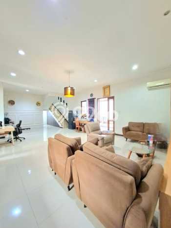 Rumah Elit LB 190m2 Siap Pakai Desain Elegan di Bintaro, Tangerang Selatan Rumah Elit LB 190m2 Siap Pakai Desain Elegan di Bintaro, Tangerang Selatan