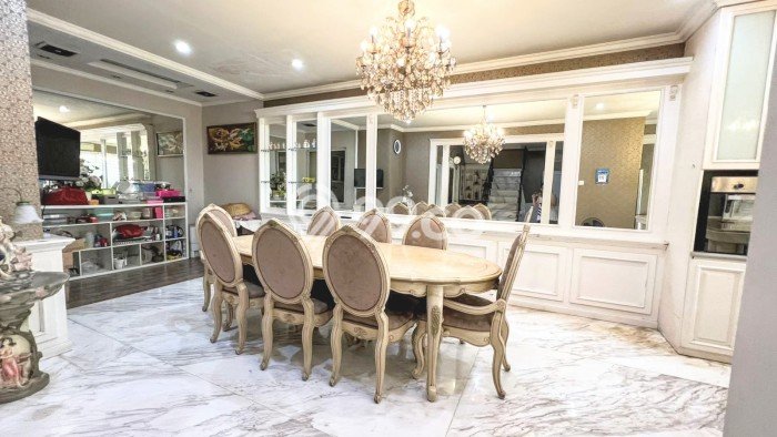 Jual Rumah Luas Megah Dengan View Eksklusif di Pantai Indah Kapuk, Jakarta Utara Jual Rumah Luas Megah Dengan View Eksklusif di Pantai Indah Kapuk, Jakarta Utara