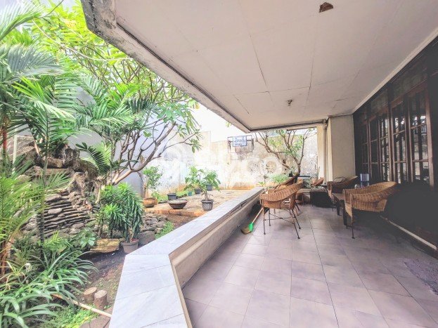 Rumah Mewah LB 340m2 Siap Huni Desain Elegan di Grogol, Jakarta Barat Rumah Mewah LB 340m2 Siap Huni Desain Elegan di Grogol, Jakarta Barat