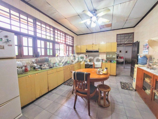 Rumah Mewah LB 340m2 Siap Huni Desain Elegan di Grogol, Jakarta Barat Rumah Mewah LB 340m2 Siap Huni Desain Elegan di Grogol, Jakarta Barat
