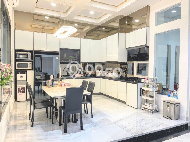 Hunian Mewah Dijual LT 294m2 di Kelapa Gading, Jakarta Utara Hunian Mewah Dijual LT 294m2 di Kelapa Gading, Jakarta Utara