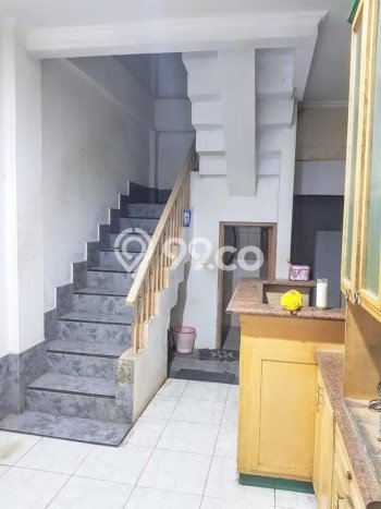 Ruko Strategis Kawasan Tanah Abang, Luas 217m2m², Jalan Utama, Berkembang Ruko Strategis Kawasan Tanah Abang, Luas 217m2m², Jalan Utama, Berkembang