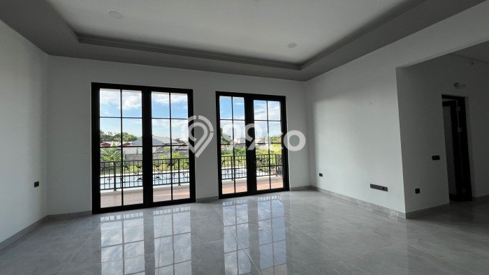 Rumah Mewah Dijual LT 153m2 di Sambikerep, Surabaya Rumah Mewah Dijual LT 153m2 di Sambikerep, Surabaya
