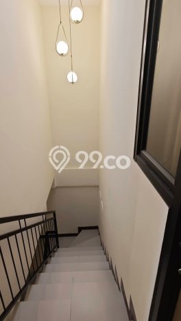 Ruko Dijual di Jakarta Barat LT 62m2 & LB 300m2 Lokasi Terbaik! Ruko Dijual di Jakarta Barat LT 62m2 & LB 300m2 Lokasi Terbaik!
