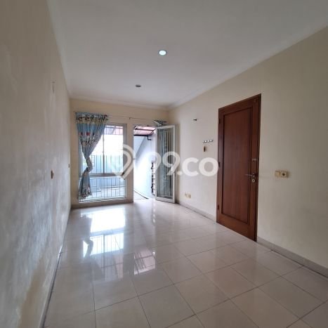 Ruko Dijual di Jakarta Barat LT 67m2 & LB 180m2 Lokasi Terbaik! Ruko Dijual di Jakarta Barat LT 67m2 & LB 180m2 Lokasi Terbaik!