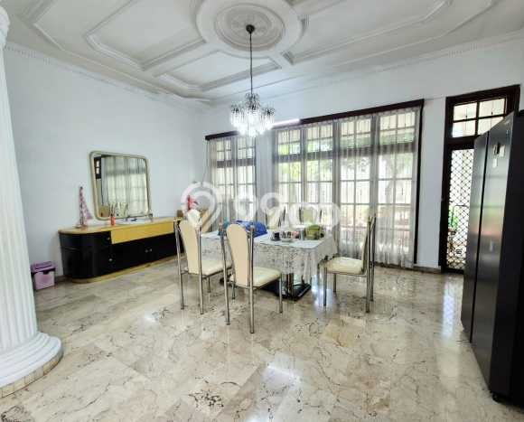 Siap Huni Hunian Elit 6 Kamar di Kebon Jeruk Dekat ke Mana Pun Siap Huni Hunian Elit 6 Kamar di Kebon Jeruk Dekat ke Mana Pun