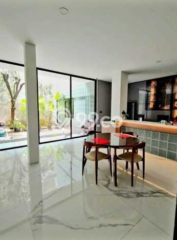 Rumah Mewah Siap Huni LT 300m2 di Kebon Jeruk, Jakarta Barat Rumah Mewah Siap Huni LT 300m2 di Kebon Jeruk, Jakarta Barat