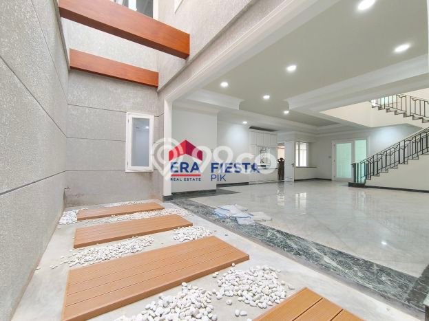 Dijual Rumah Luas Elegan Dengan View Cantik di Puri Indah, Jakarta Barat Dijual Rumah Luas Elegan Dengan View Cantik di Puri Indah, Jakarta Barat