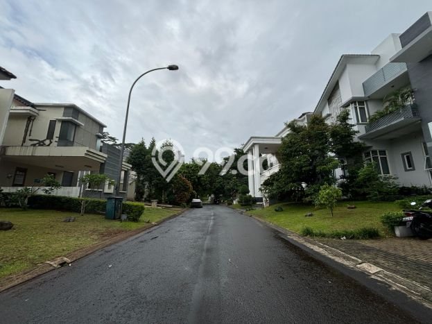 Jual Rumah Mewah Megah Dengan View Eksklusif di BSD City, Tangerang Jual Rumah Mewah Megah Dengan View Eksklusif di BSD City, Tangerang